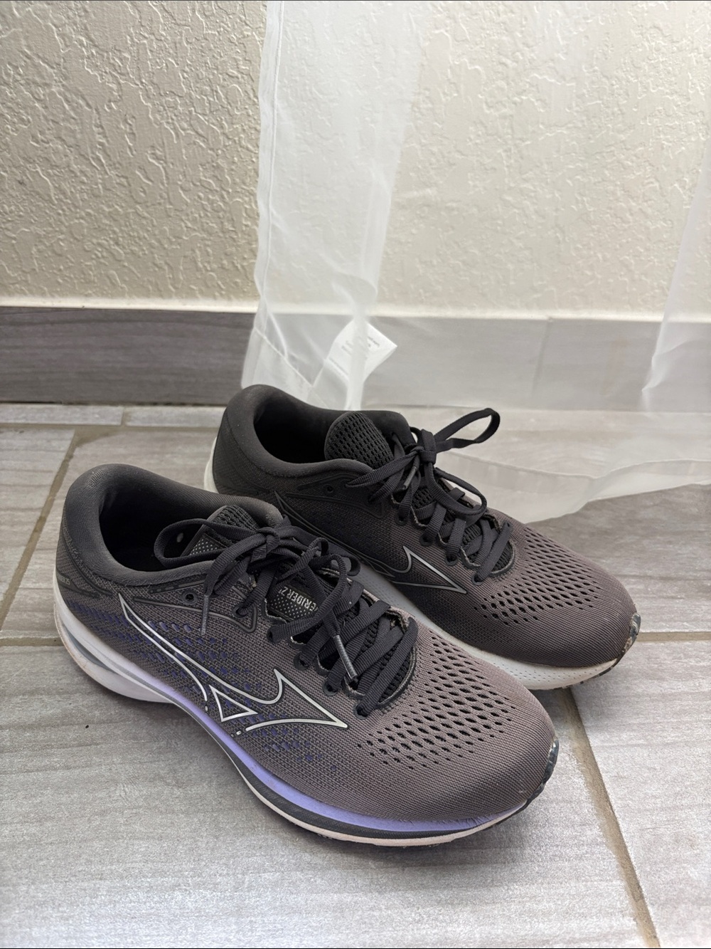 Mizuno Gray Running Sneakers with Purple Trim
